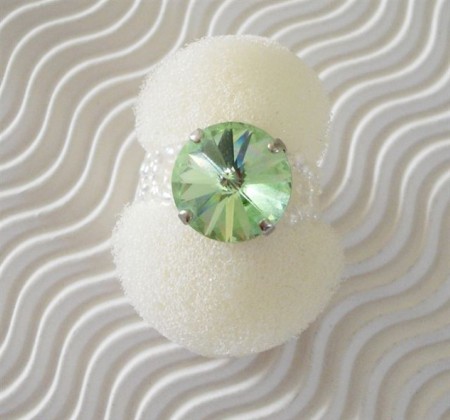 Ring Swarovskikesselstein grün, in diversen Farben möglich